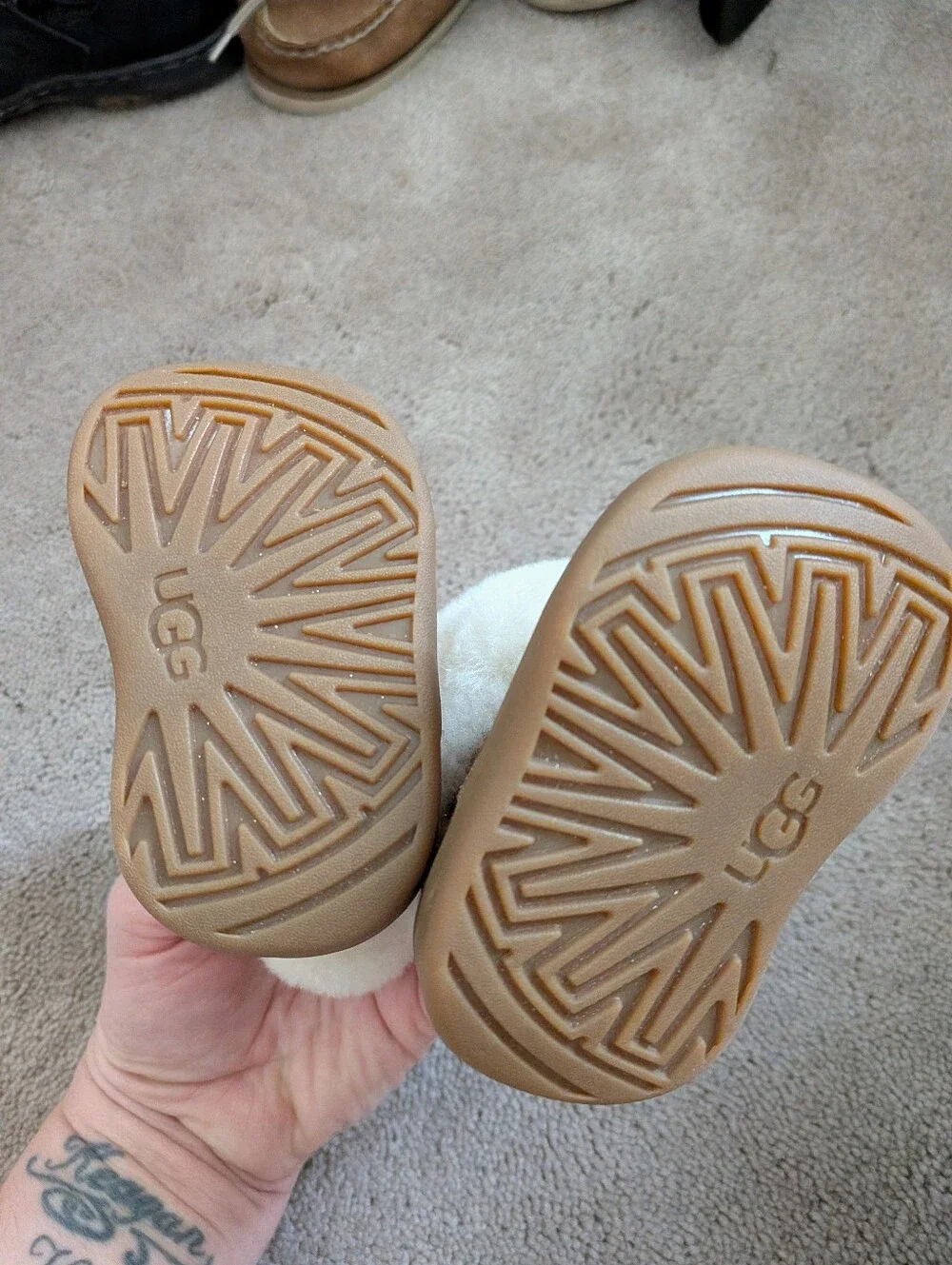 Baby Ugg 0/1‎
